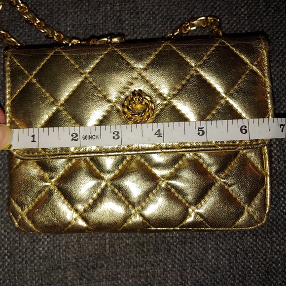Vintage gold purse with long strap - Picture 9 of 16